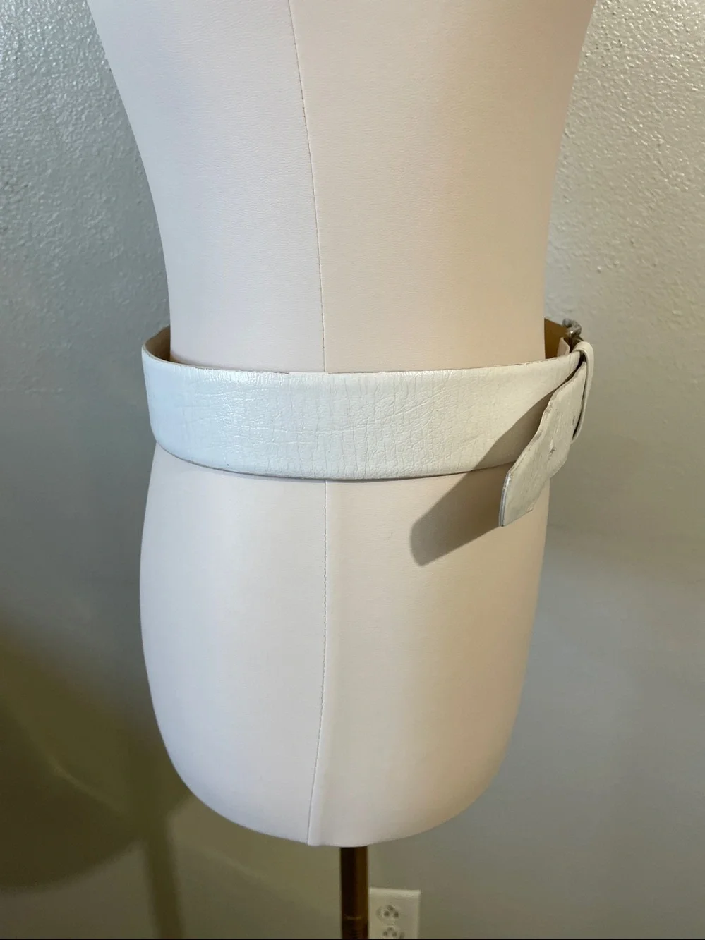 Y2K White Leather Skinny Belt Gold Buckle Size 34 Vintage Paris Adjustable Retro